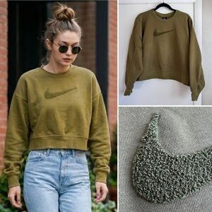 Nike Dri-FIT cropped pullover sweatshirt